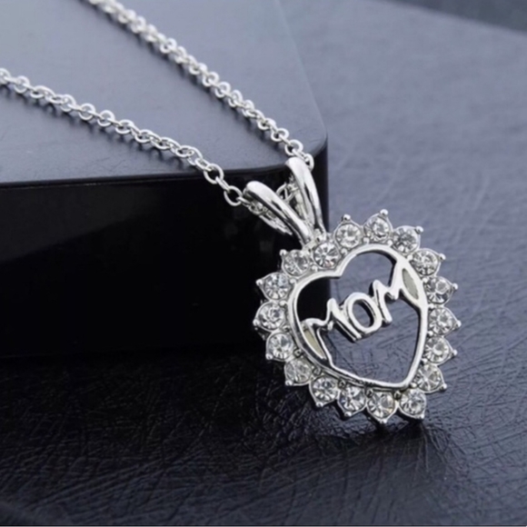 MOM Heart necklace - Picture 2 of 3